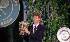 九游app下载-温网险胜年终总决赛，辛纳扛起全队