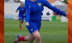 九游APP-墨西哥女足队长领取最佳进球奖