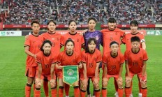 九游体育-中国女足表现出色，队员夺得最佳射手殊荣！