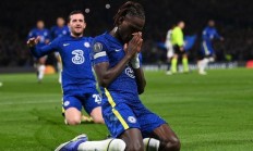 九游娱乐官方网站-势均力敌！豪门队伍展开激烈战斗的简单介绍