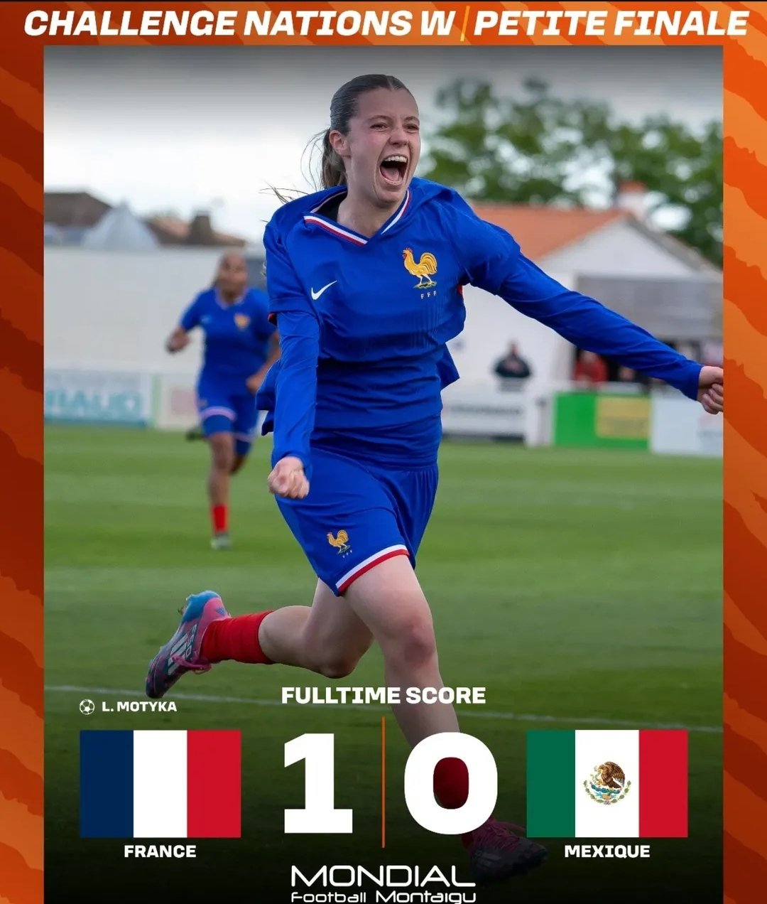 墨西哥女足队长领取最佳进球奖 墨西哥女足队长领取最佳进球奖