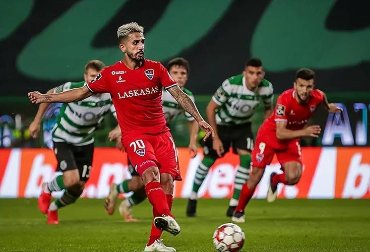 关于广州富力联赛主场告捷，重庆当代力帆客场遭遇惨败的信息