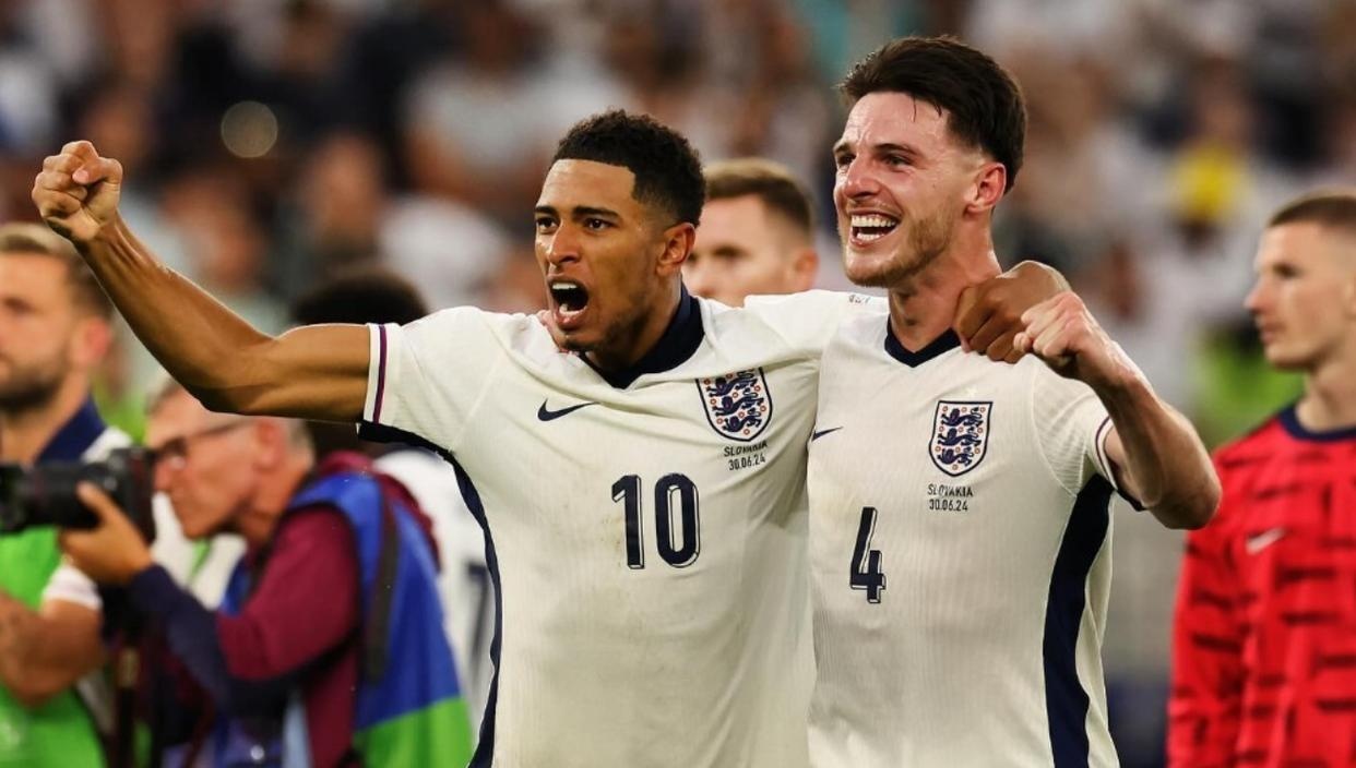 包含瑞士与土耳其争夺胜利,球场上的较量的词条 包含瑞士与土耳其争夺胜利,球场上的较量的词条