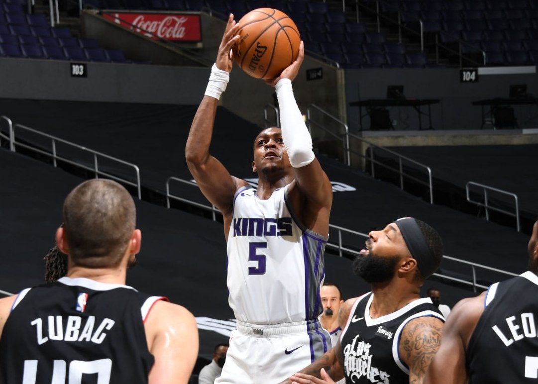 新疆队完胜深圳队，福克斯高光表现的简单介绍