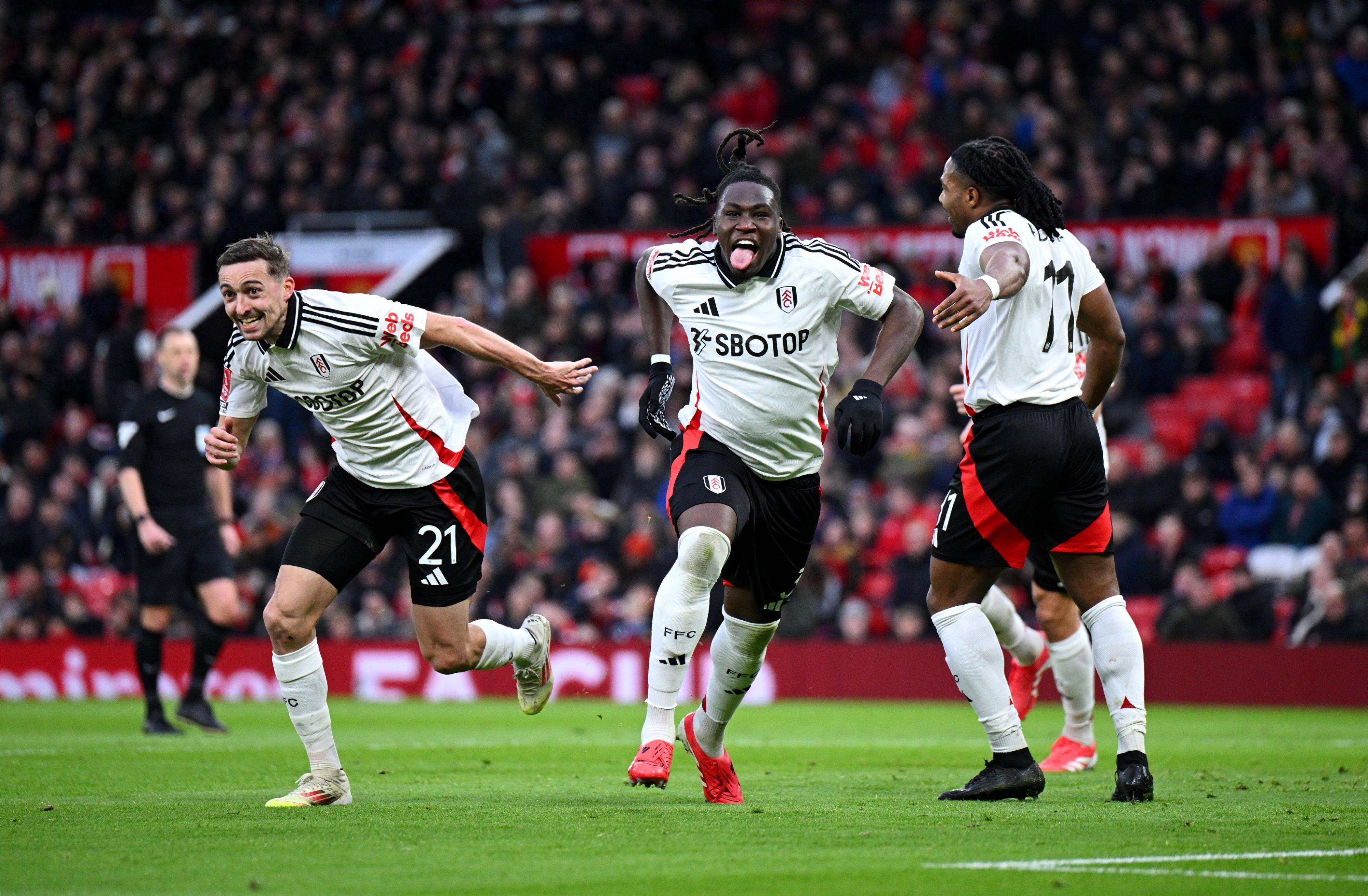 关于曼联战绩不佳,球迷呼唤改变的信息 关于曼联战绩不佳,球迷呼唤改变的信息