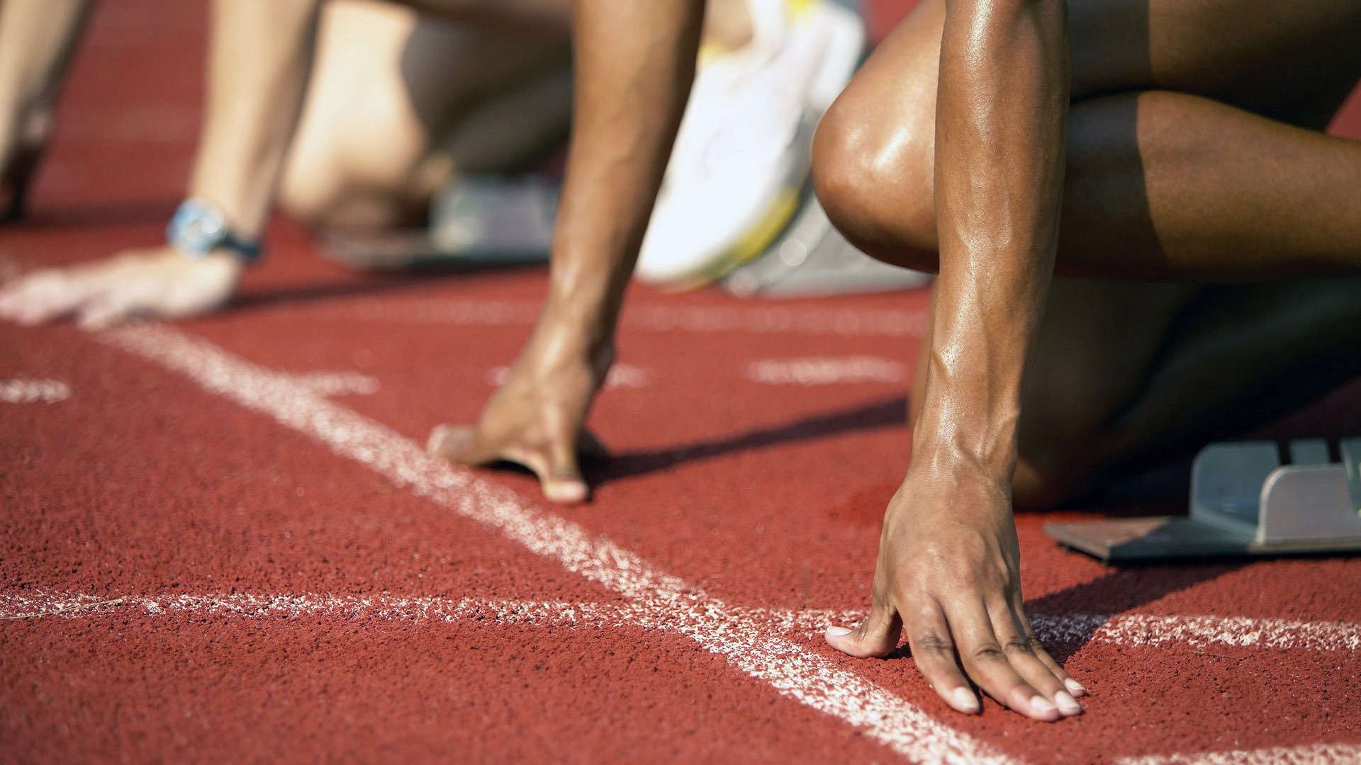 赛道与球场,当英格拉姆在F1争冠战中接管比赛,辽宁队如何粉碎骑士?