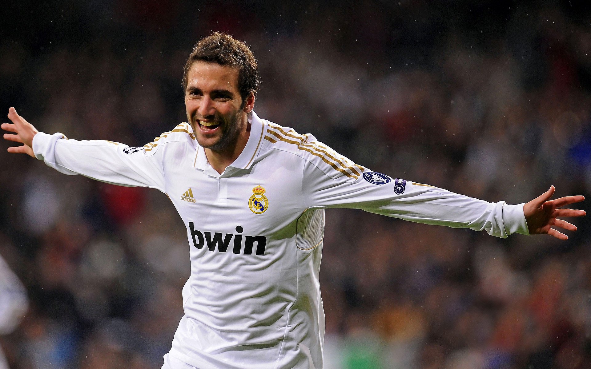 赛道奇迹，周冠宇率红牛车队力克索伯，书写团队新篇